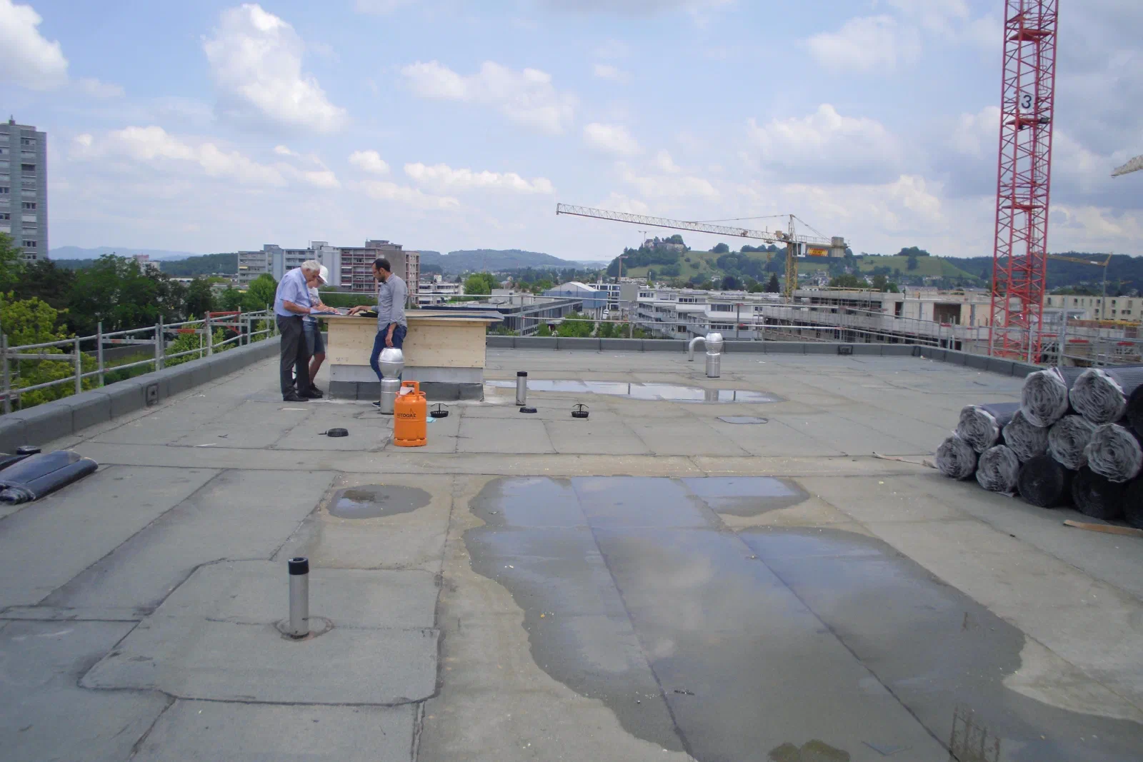 Planungstreffen auf dem Flachdach von Haus B2